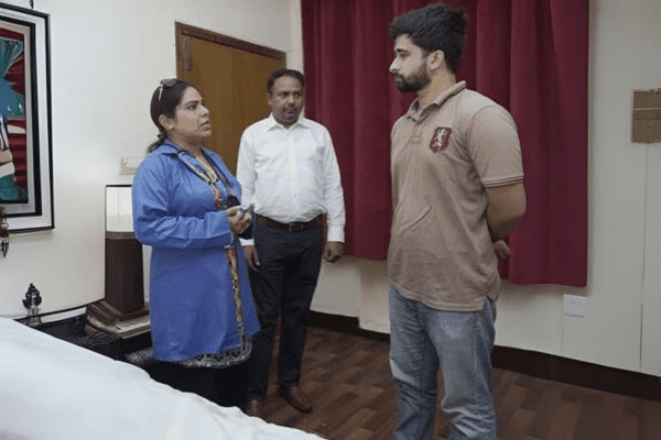 A nurse demonstrating a medical procedure to family members